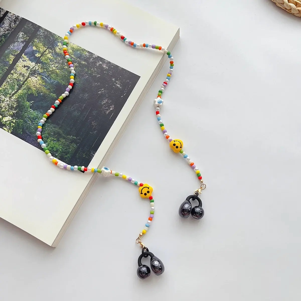 Classic Fashion Imitation Pearl Glass Bead Anti Lost Bracelet Lanyard for Free Clip Wireless Earphone Gift