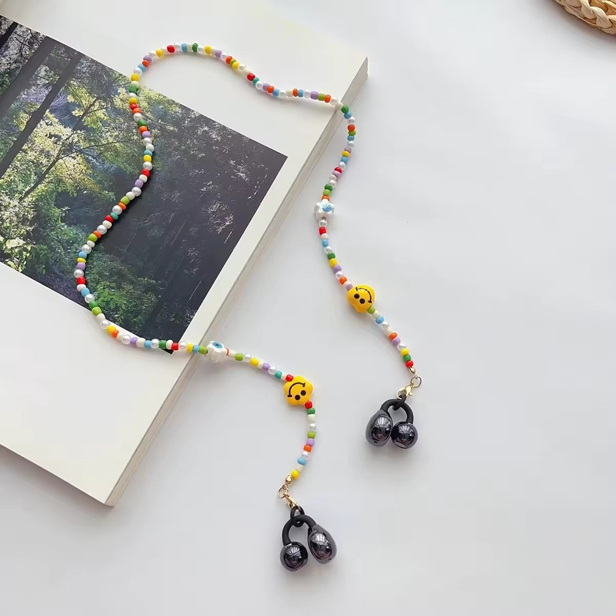 Classic Fashion Imitation Pearl Glass Bead Anti Lost Bracelet Lanyard for Free Clip Wireless Earphone Gift