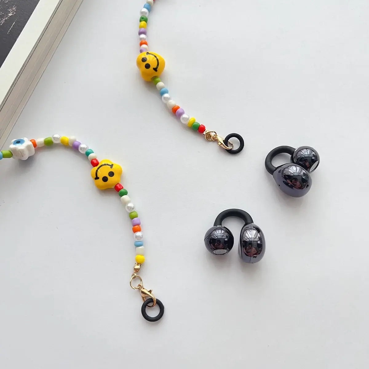 Classic Fashion Imitation Pearl Glass Bead Anti Lost Bracelet Lanyard for Free Clip Wireless Earphone Gift