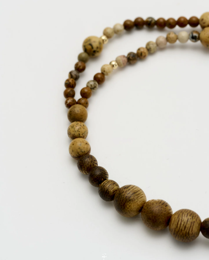9-Year Cultivated Yingge Green Qi-Nan Agarwood & Picture Jasper Beaded Bracelet – 14K Gold-Filled Spacer Beads, Natural Gemstone Stretch Wristband with Calming Woody Aroma for Women
